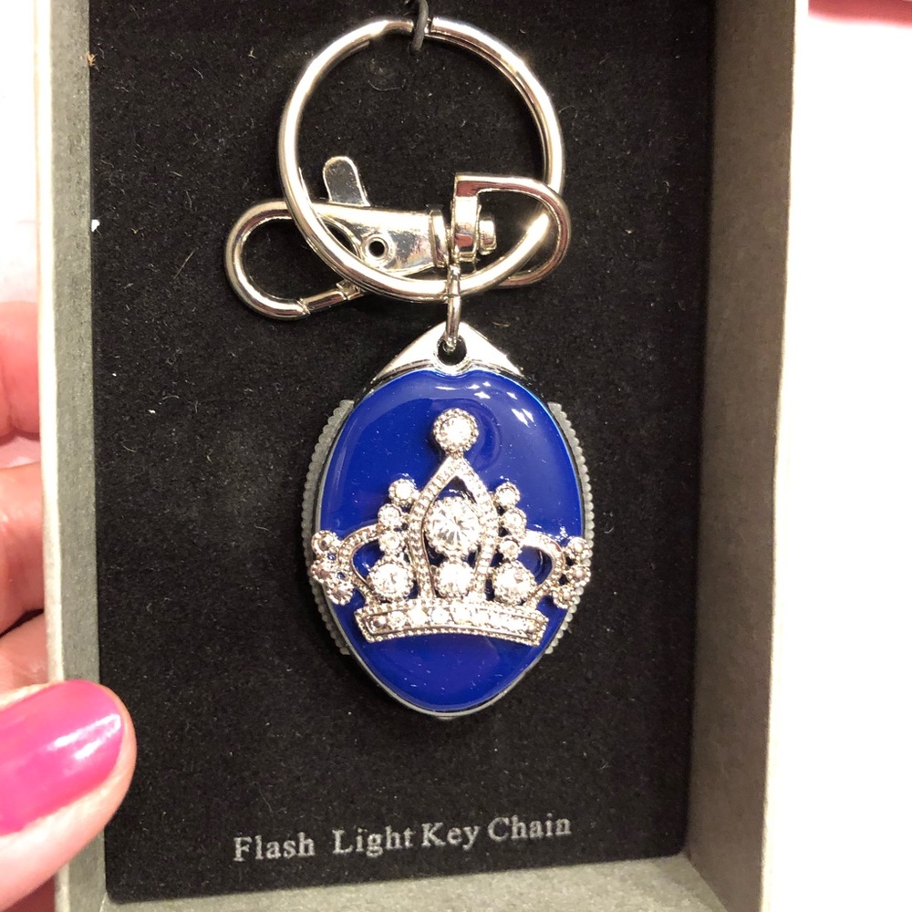 Rhinestone Crown Flashlight Keychain brand new!